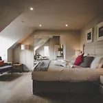 Elements Pettigoe